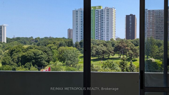 Property Photo:  5 Massey Square #607  ON M4C 5L6 
