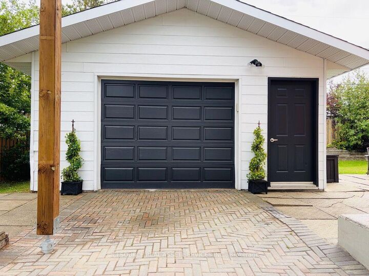 Property Photo:  700 University Street  ON P4N 5J2 