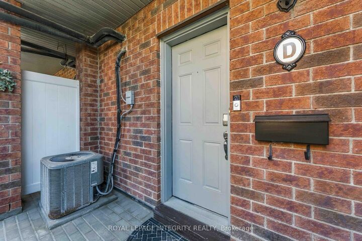 Property Photo:  100 D Artesa Private  ON K2S 0J8 