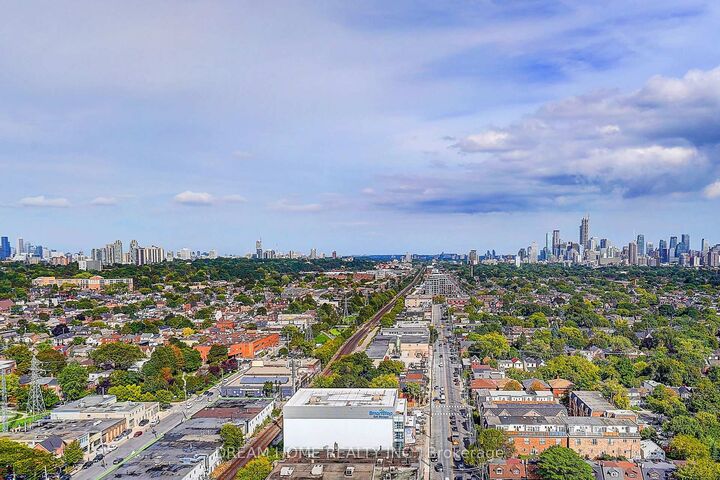 Property Photo:  1185 Dupont Street 2106  ON M6H 0G5 