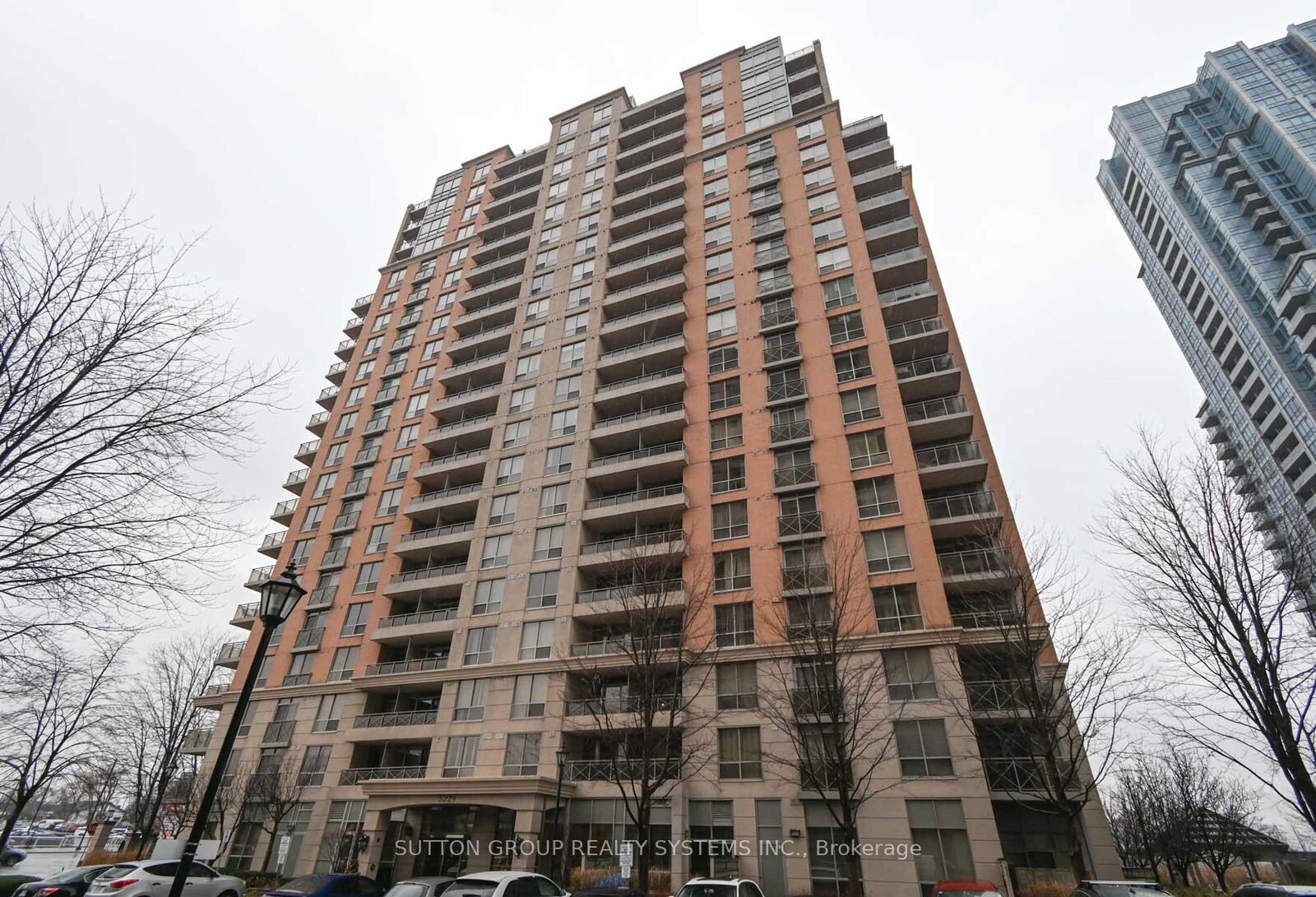Property Photo:  5229 Dundas Street W 605  ON M9B 6L9 