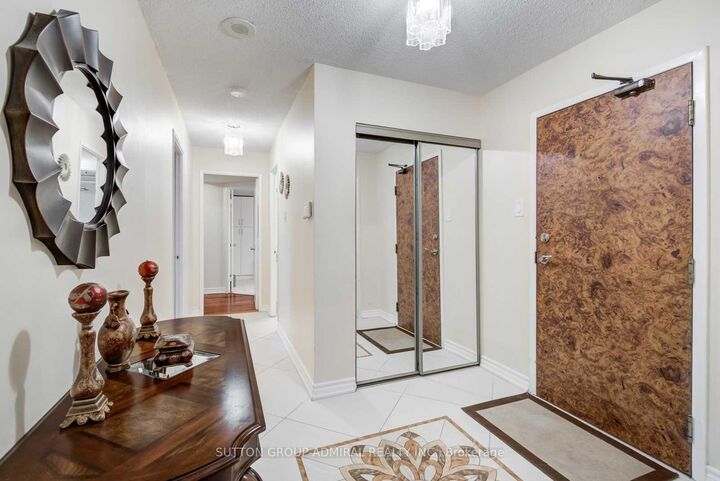 Property Photo:  5460 Yonge Street 807  ON M2N 6J4 