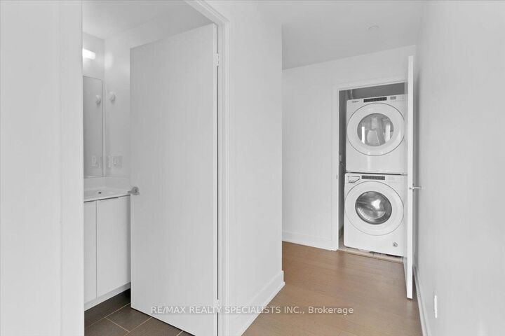 Property Photo:  20 Shorebreeze Drive S 3210  ON M8V 0C7 