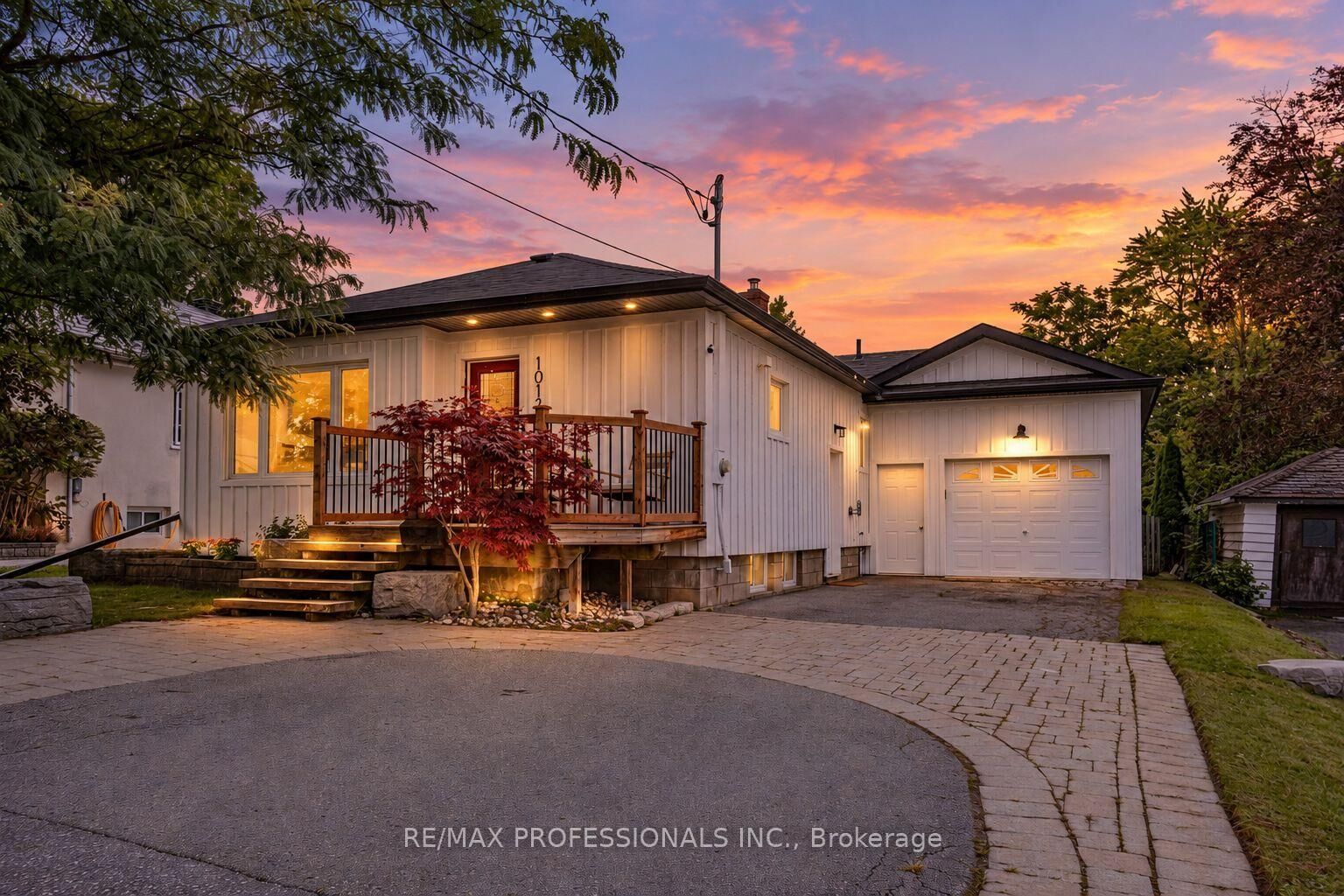Property Photo:  1013 Centre Street S  ON L1N 4X5 