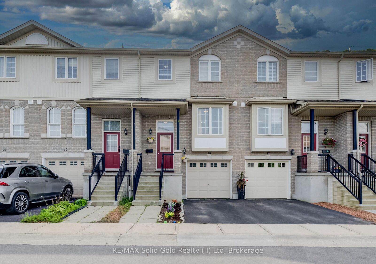Property Photo:  105 Pinnacle Drive 18  ON N2P 1B8 