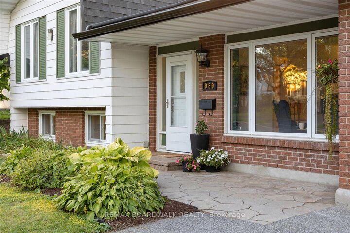Property Photo:  989 Cahill Drive W  ON K1V 9H9 