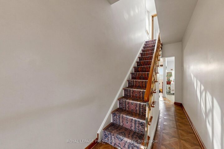 Property Photo:  28 Garden Avenue  ON M6R 1H6 