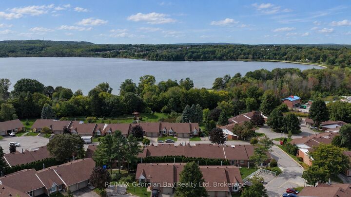Property Photo:  696 King Street 56  ON L4R 5B6 