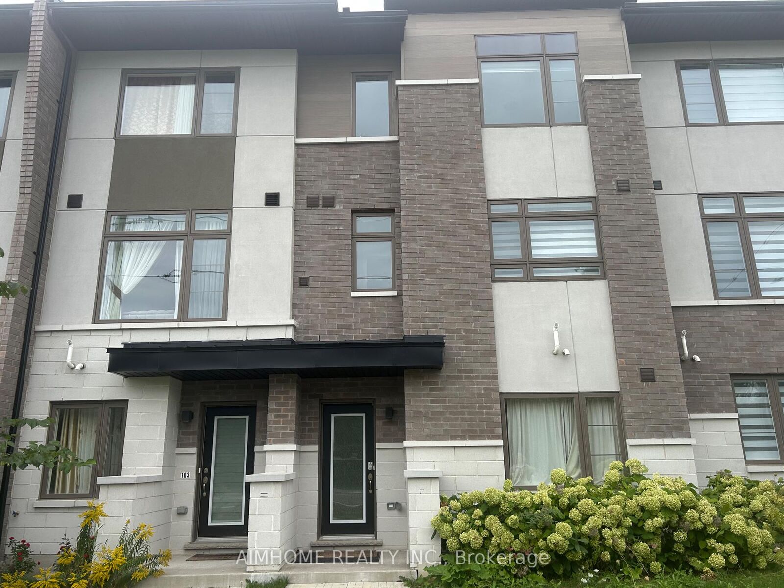 Property Photo:  250 Finch Avenue 102  ON L1V 0G6 
