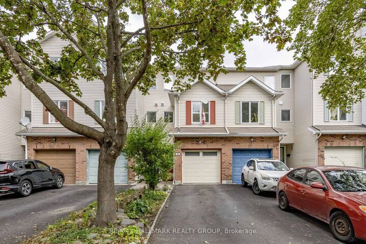 Property Photo:  15 Provender Avenue  ON K1K 4N3 