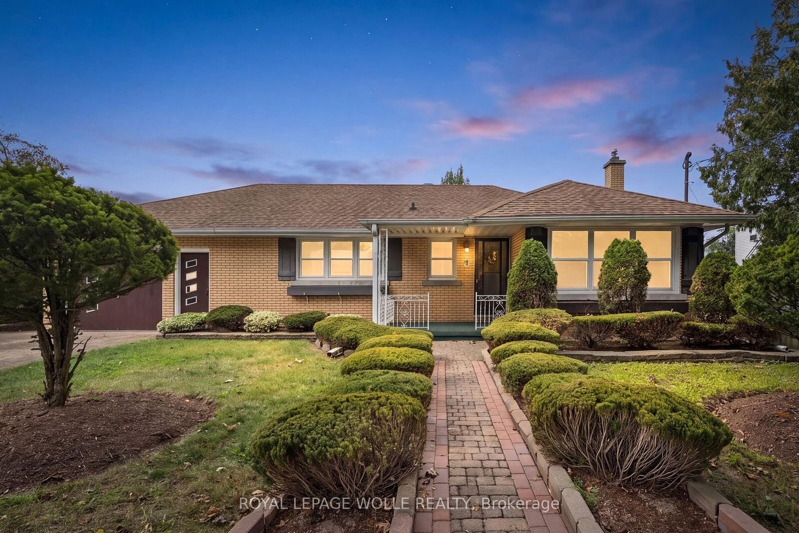 Property Photo:  7 Admiral Road  ON N2M 1R2 