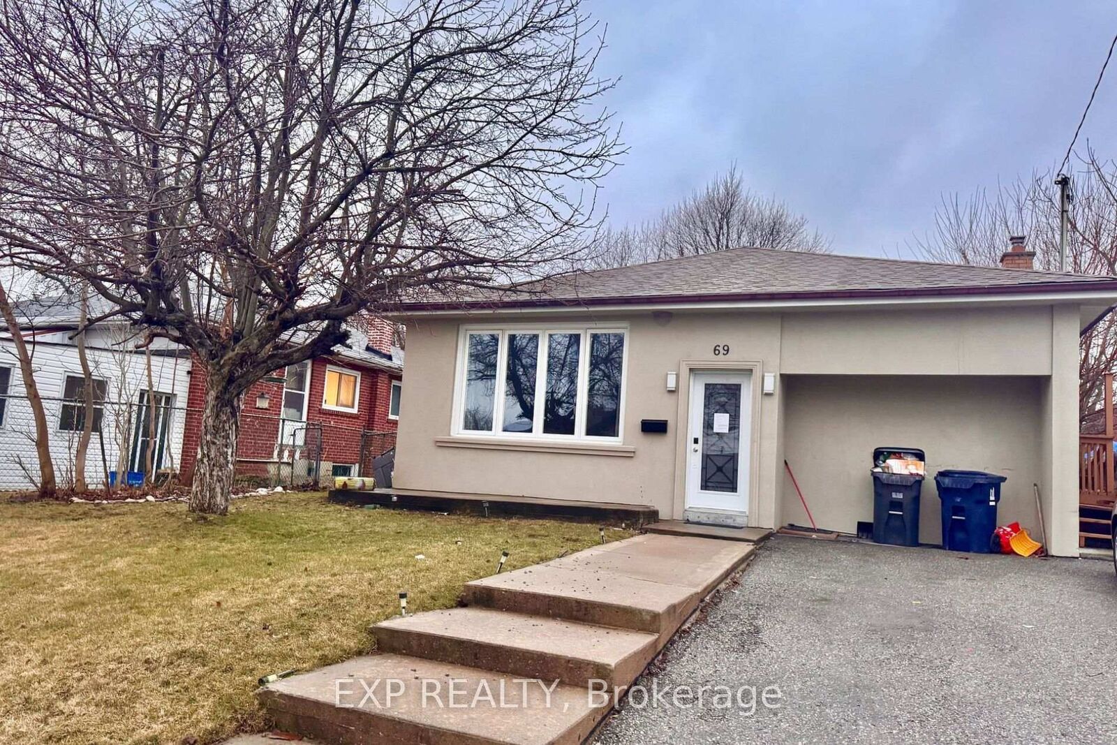 Property Photo:  69 Hollyhedge Drive  ON M1J 1X4 