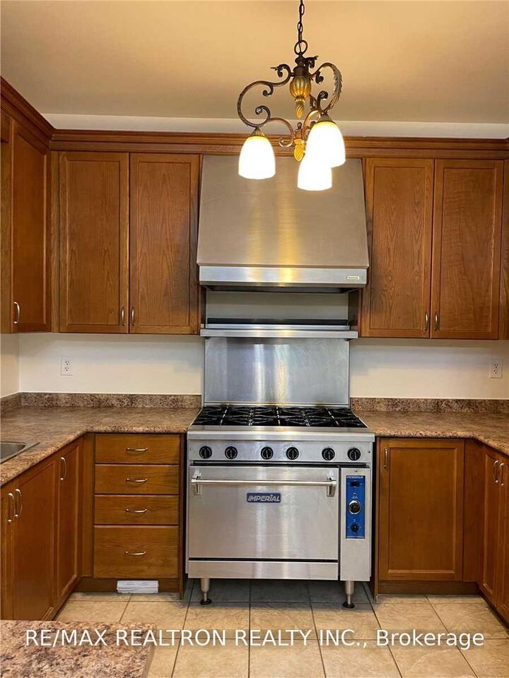 Property Photo:  35 Basilica Drive  ON L4H 3G4 