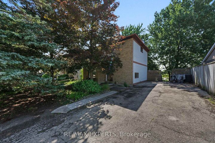 Property Photo:  74 Downey Drive  ON L7E 2B8 