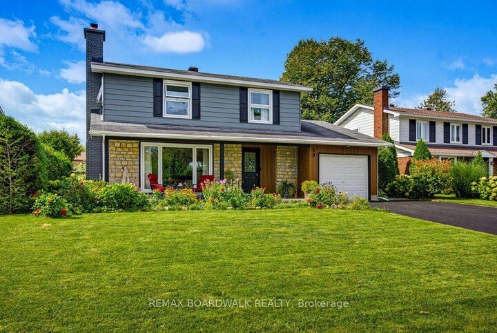 Property Photo:  39 Welkin Crescent  ON K2E 5M4 