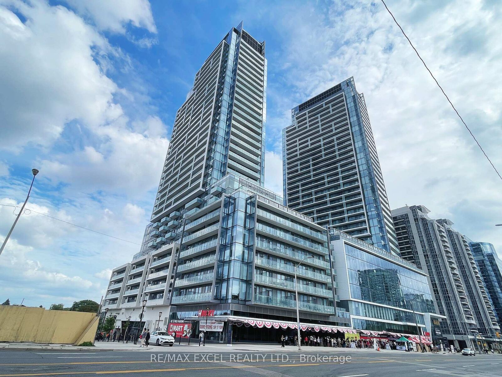 Property Photo:  7 Golden Lion Heights N323  ON M2M 4E7 