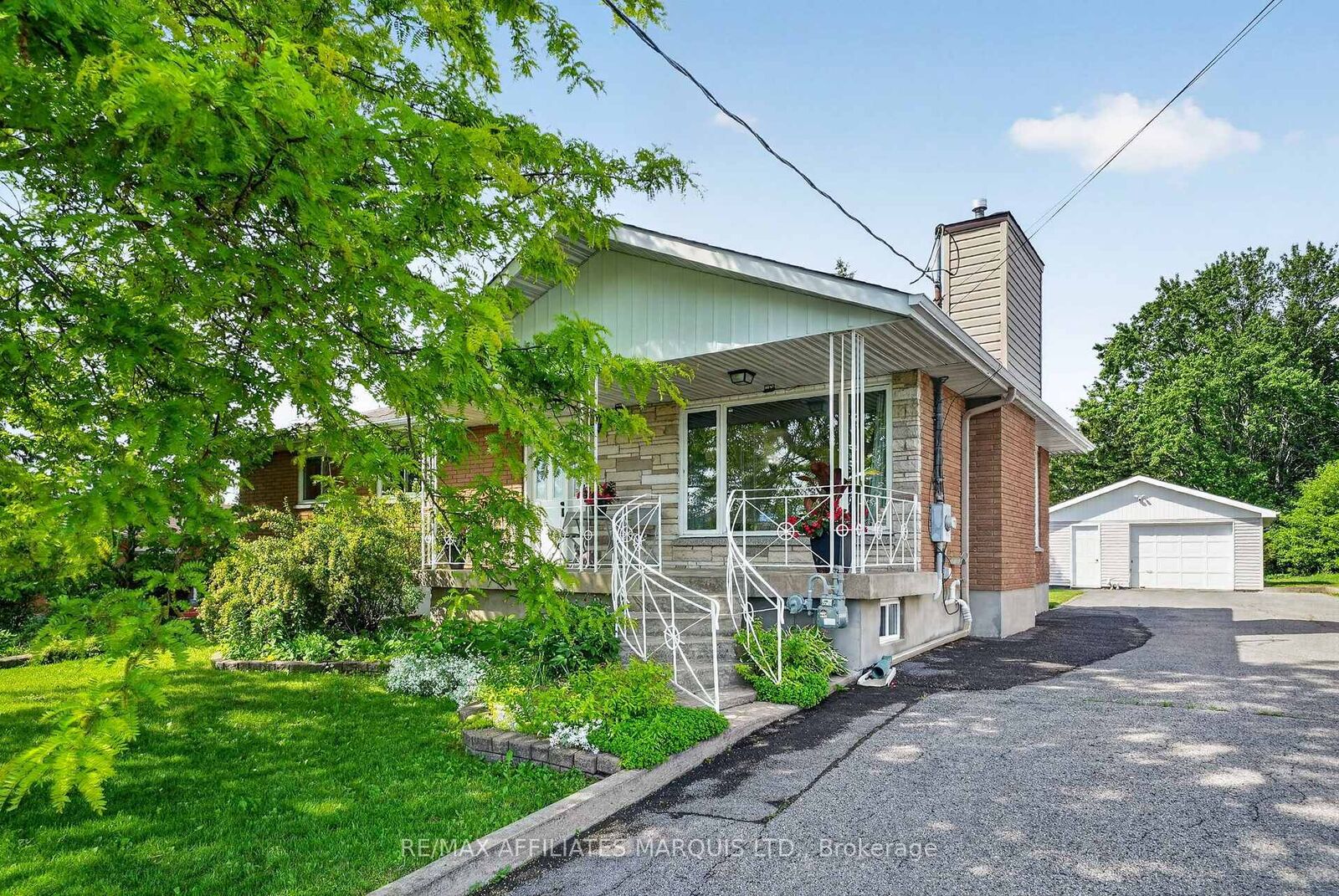 Property Photo:  2706 Ross Avenue  ON K6K 1E5 