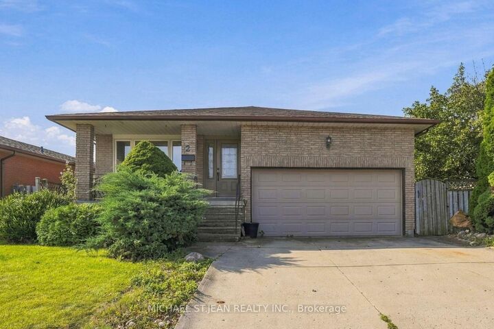 Property Photo:  2 Hearthside Crescent  ON L8E 4L6 
