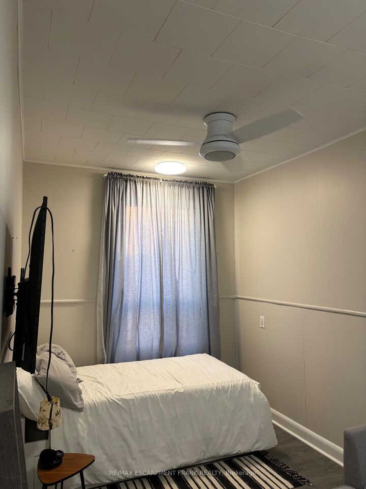Property Photo:  20 Canada Street 2  ON L8P 1N7 