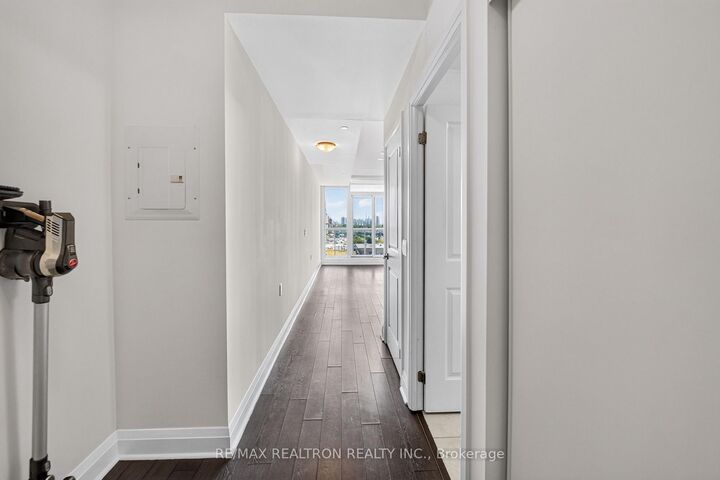 Property Photo:  17 Zorra Street 605  ON M8Z 0C8 
