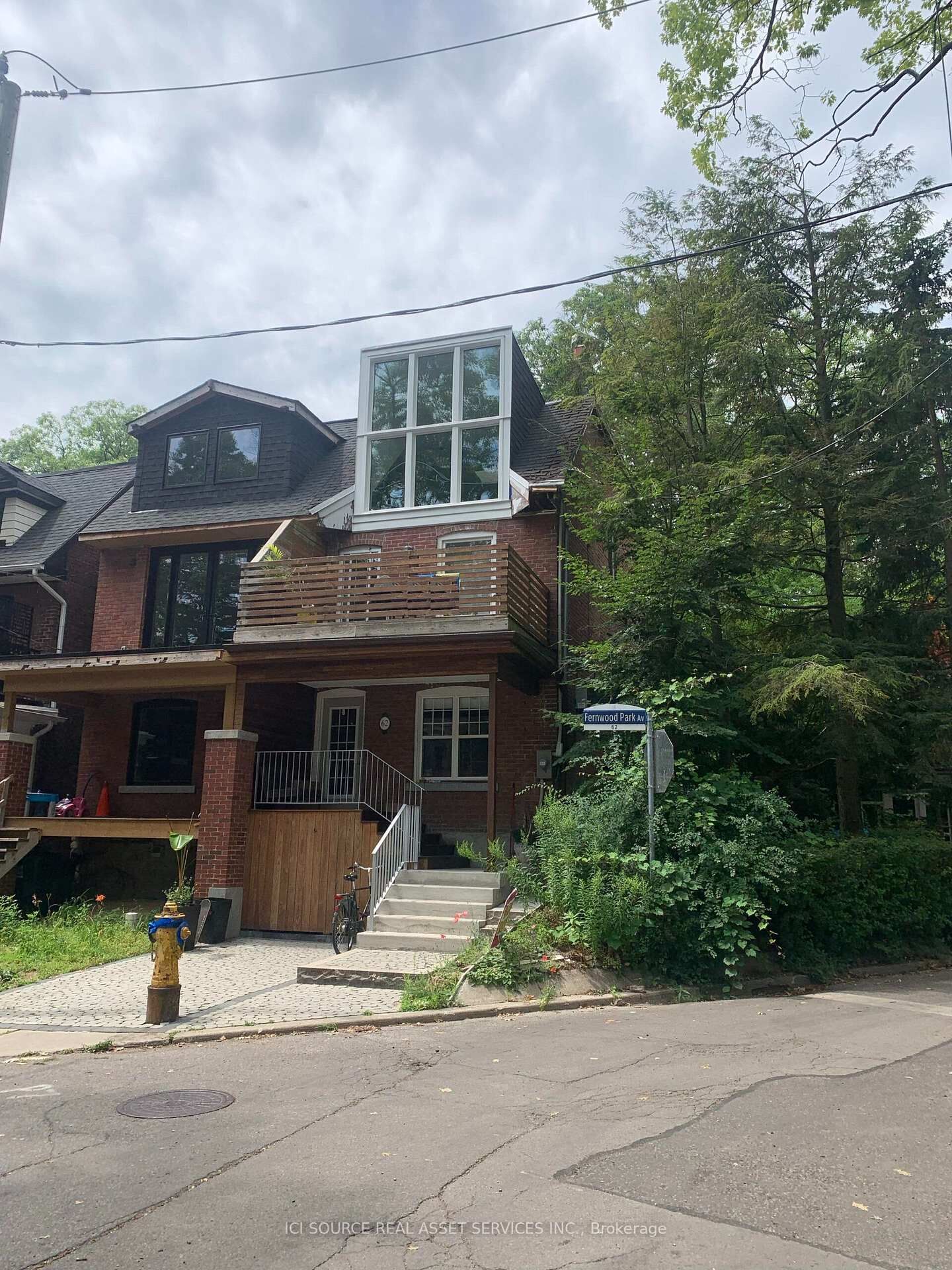 Property Photo:  62 Fernwood Park Avenue Upper  ON M4E 3G1 