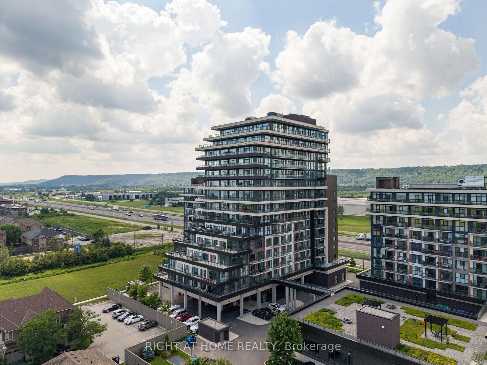 Property Photo:  550 North Service Road 1208  ON L3M 0H9 