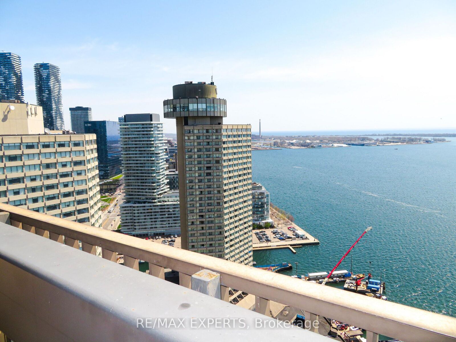 Property Photo:  33 Harbour Square 2233  ON M5J 2G2 