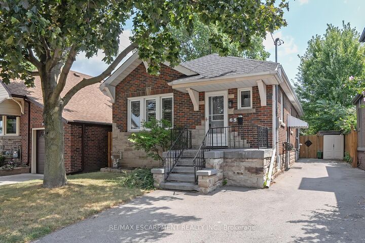 Property Photo:  65 Kenilworth Avenue S  ON L8K 2T1 