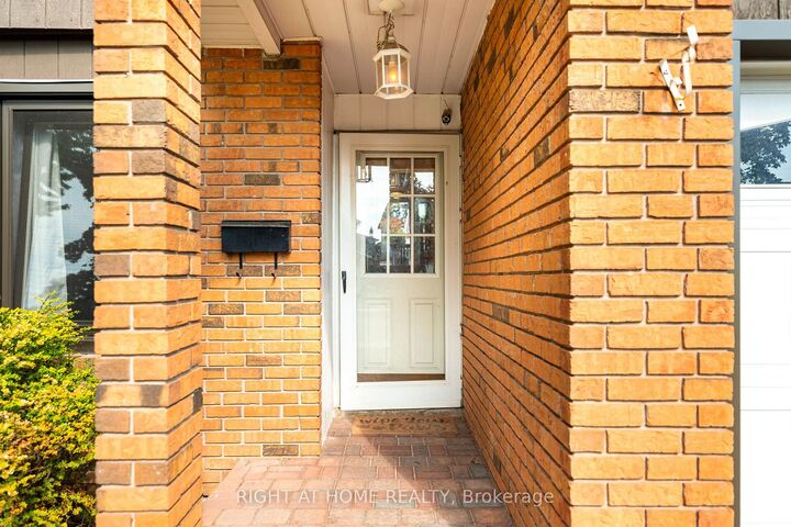 Property Photo:  136 Elderwood Place  ON L6V 3N3 