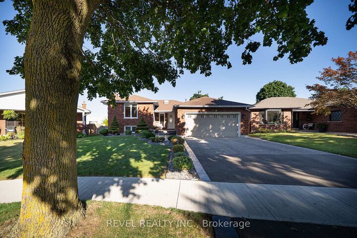 Property Photo:  15 Fox Run  ON N3R 7P9 