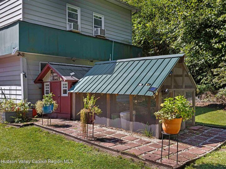 Property Photo:  706 Glasco  NY 12477 