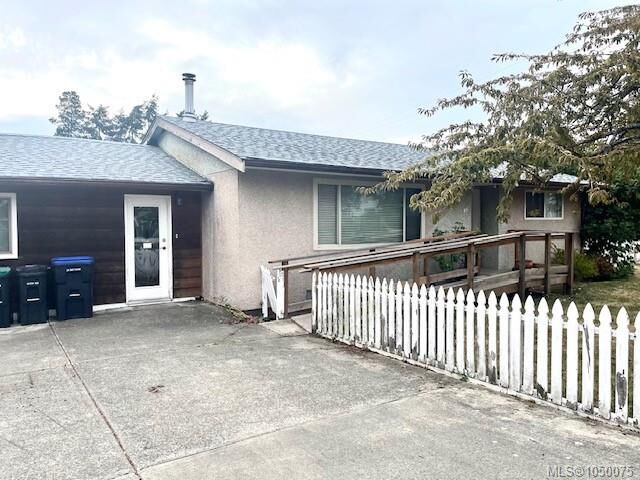 Property Photo:  160 Moilliet St S  BC V9P 1K8 