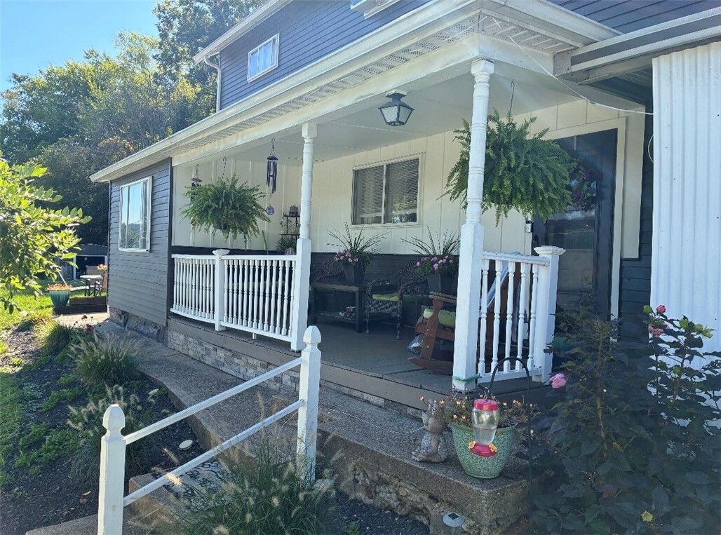 Property Photo: 1722 Blythedale Rd PA 15018