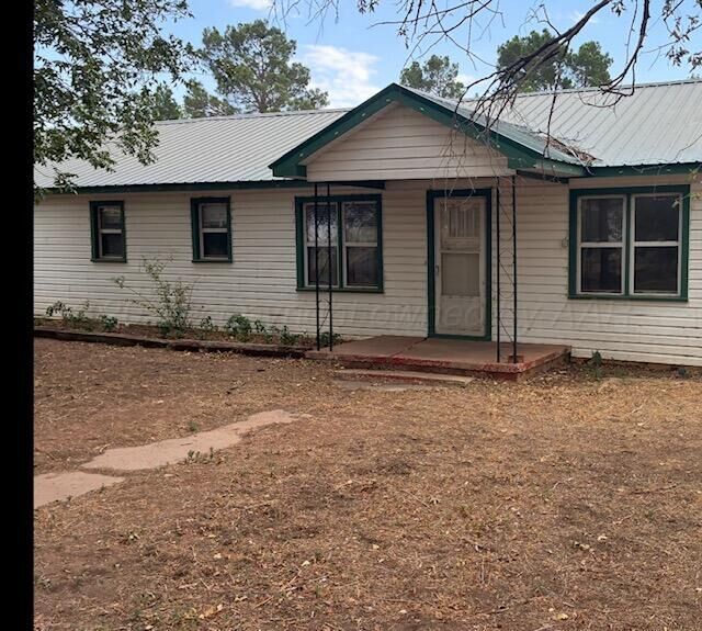 Property Photo:  107 Anderson  TX 79068-1830 