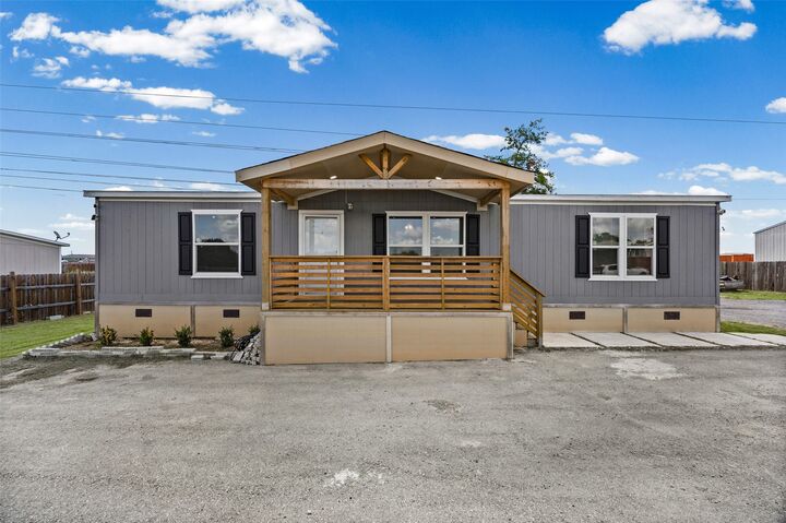 Property Photo: 109 Zacate Street TX 78621