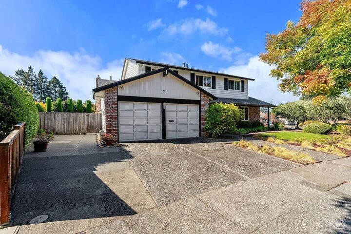 Property Photo:  1818 Sherwood Court  CA 95405 