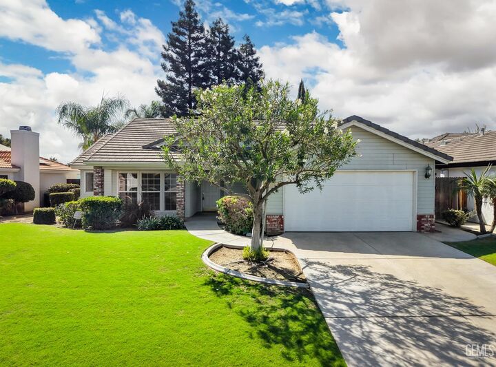 Property Photo: 10415 Dorchester Street CA 93311