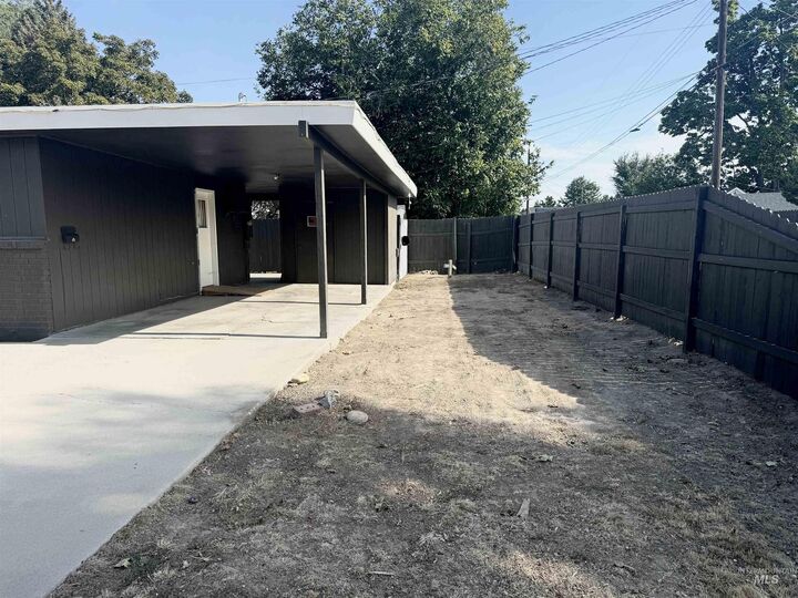 Property Photo:  1512 10th St S  ID 83651 