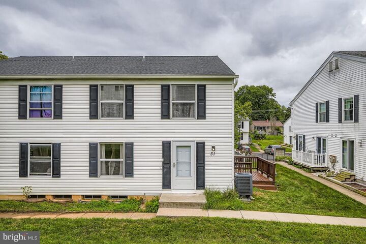 Property Photo:  
