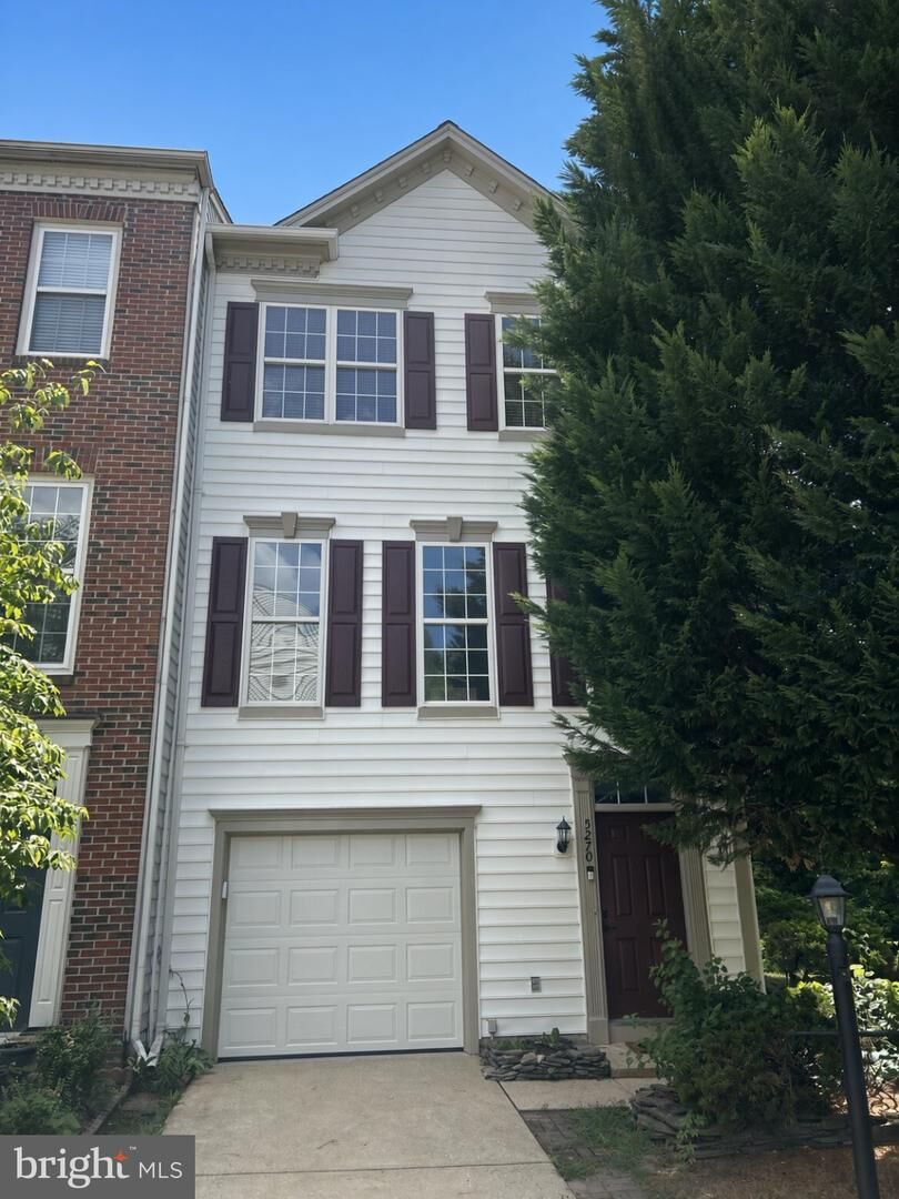 Property Photo: 5270 Kestrel Crossing Drive VA 22312