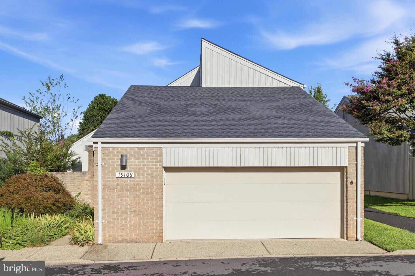 Property Photo:  19108 Rhodes Way  MD 20886 