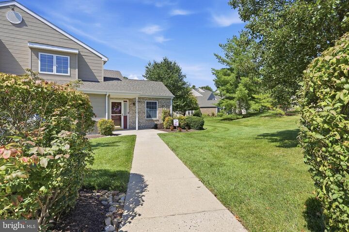 Property Photo: 4 Colefax Court DE 19804