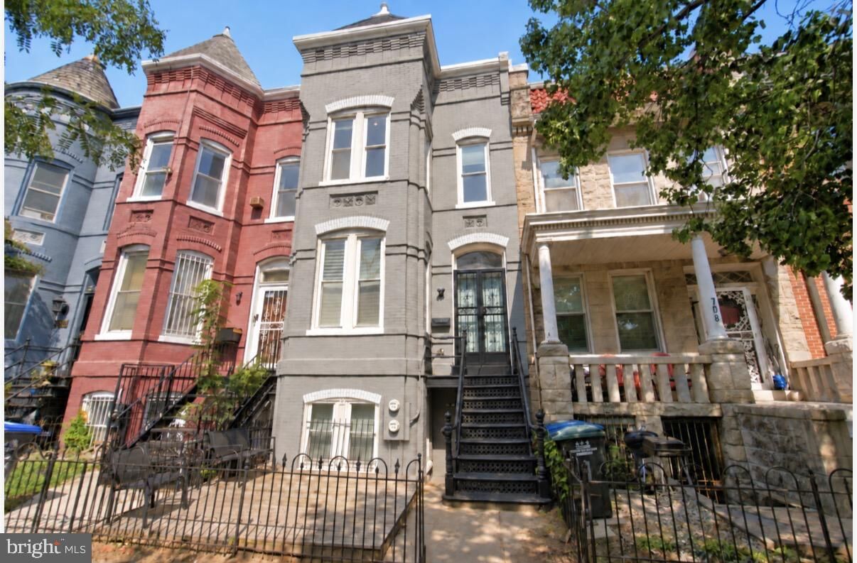 Property Photo:  704 G Street NE  DC 20002 