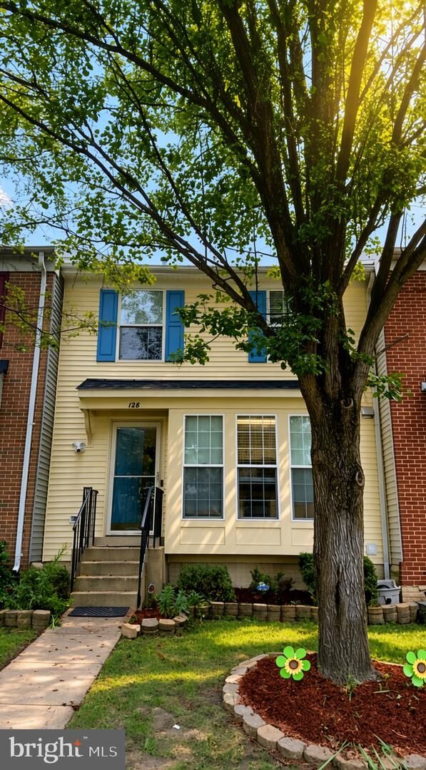Property Photo:  128 Hampshire Square SW  VA 20175 