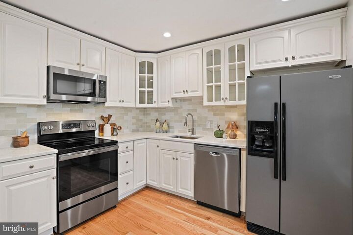 Property Photo: 8267 Clifton Farm Court VA 22306