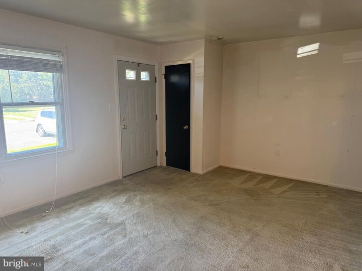 Property Photo:  18 Patrick Henry Court  DE 19711 