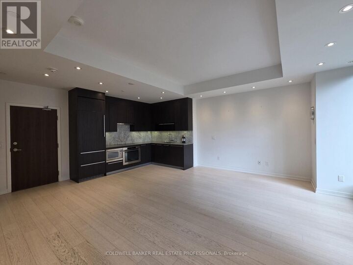Property Photo:  113 McMahon Drive Th06  ON M2K 0E3 