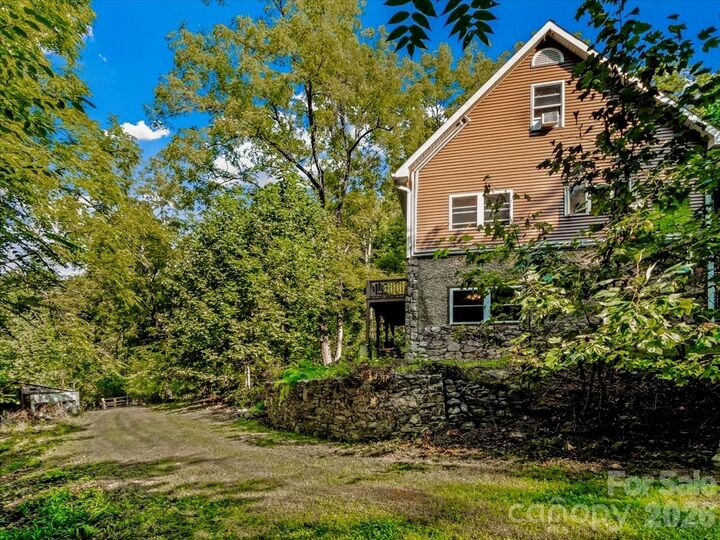 Property Photo: 278 Kelses Valley Drive NC 28754
