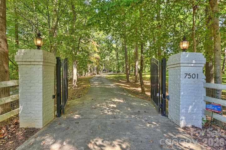 Property Photo:  7501 Big Buck Trail  NC 28173 