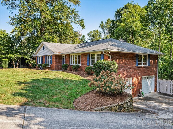 Property Photo:  531 Bluebird Ridge  NC 28804 